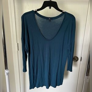 Gap 3/4 sleeve scoop neck shirt